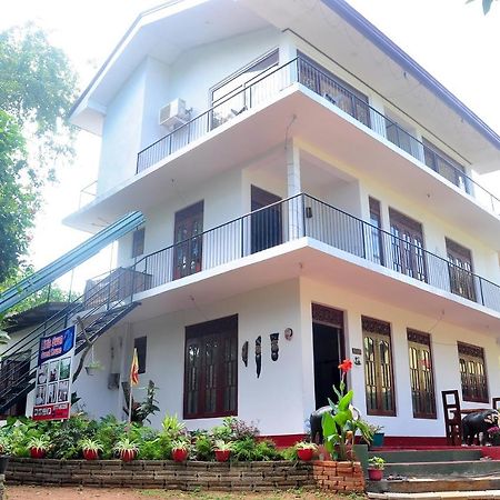 Little Swan Guest House Bentota Exterior foto